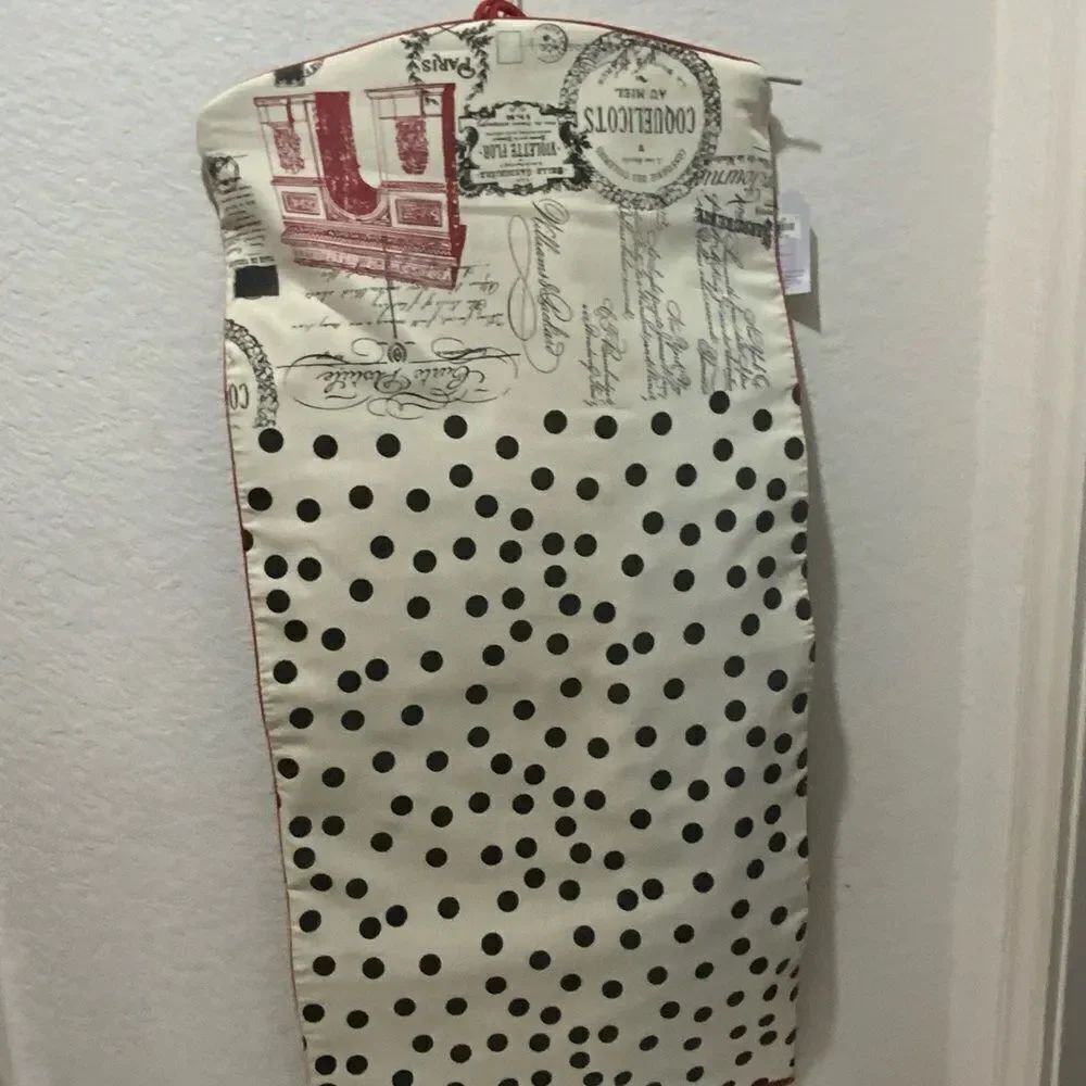 NWT Hanging Valet Cosmetic/Toiletry Travel Bag Paris valet 33”x15”